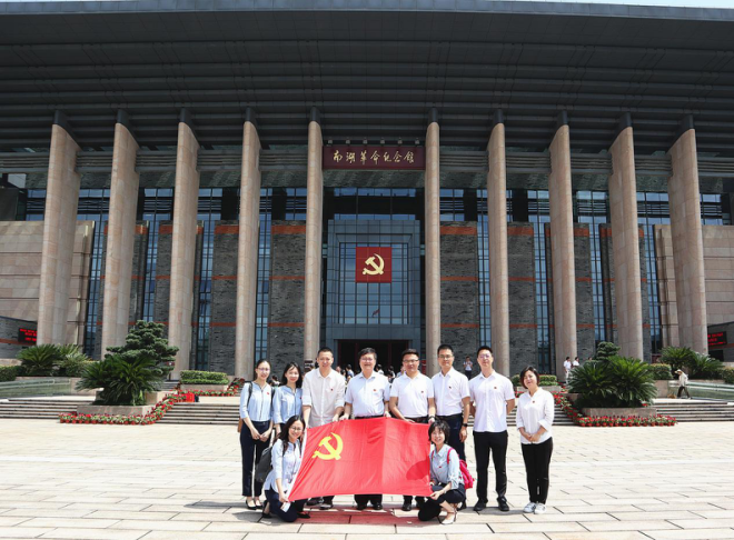 弘揚(yáng)紅船精神，傳承初心使命